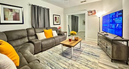 Charming Family Home Near Downtown & Zoo | 4BR 2BT