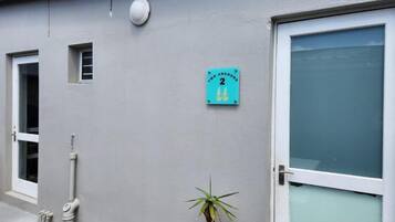 Apartment, 1 Bedroom, Smoking, Patio | Property entrance