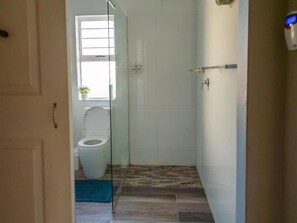 Bathroom - 25 ON Main Struisbaai (Struisbaai)