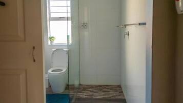 Apartment, 4 Bedrooms, Smoking, Patio | Bathroom