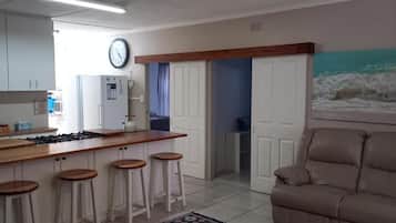 Apartment, 4 Bedrooms, Smoking, Patio | Interior