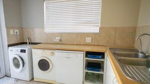 Unclassified image, 2 of 18, button - 25 ON Main Struisbaai (Struisbaai)