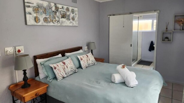 Unclassified image, 1 of 18, button - 25 ON Main Struisbaai (Struisbaai)