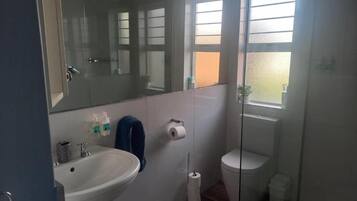 Apartment, 4 Bedrooms, Smoking, Patio | Bathroom