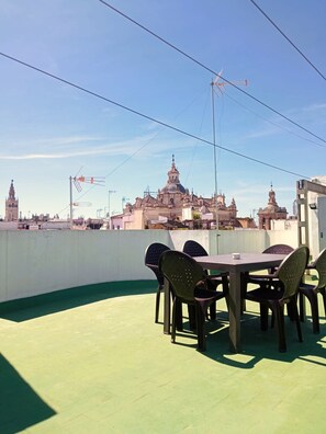 Outdoor dining - In the historic heart of SEVILLE (Sevilla)