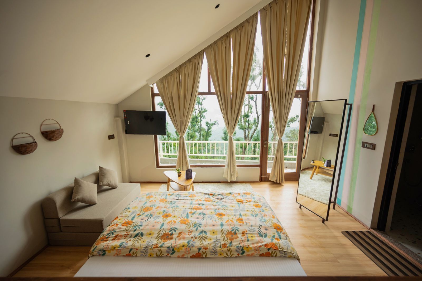 Deluxe dubbelrum eller tvåbäddsrum - balkong - utsikt mot bergen | Select Comfort-madrasser, unika möbler och skrivbord