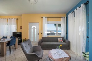Comfort House, Sea View | Living area - Mystique Sunset View (Chania)