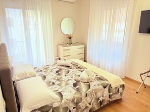 1 chambre, fer et planche Ă repasser, lit parapluie, Wi-Fi