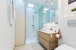 Shower, towels