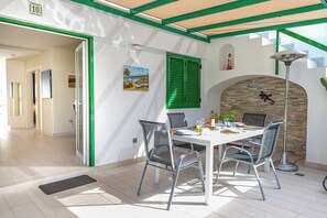 Outdoor dining - Casa Amarilla Begoña by VillaGranCanaria (San Bartolomé de Tirajana)