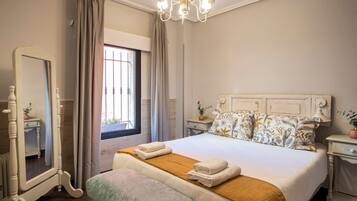 1 slaapkamer, een strijkplank/strijkijzer, wifi