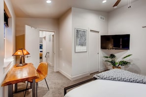 7 bedrooms, desk, iron/ironing board, travel crib