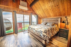 4 bedrooms, desk, free WiFi, bed sheets