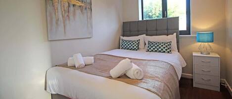 2 soverom, strykejern/-brett, reiseseng for barn og wi-fi