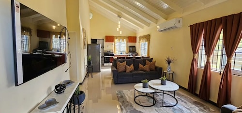 NEW LISTING! Charming 2-bedroom house in marvelous St.Bran's Burg with AC, WiFi