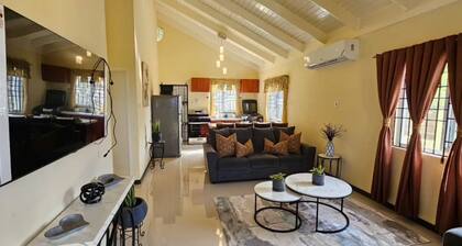 NEW LISTING! Charming 2-bedroom house in marvelous St.Bran's Burg with AC, WiFi