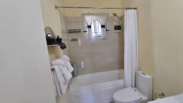 Serviettes fournies, shampoing