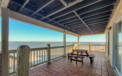 Sip, Sun & Stay at 5 O’Clock Somewhere