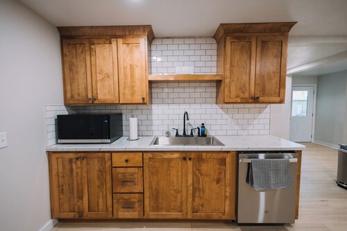 Family Friendly Downtown Apple Creek by Antiques