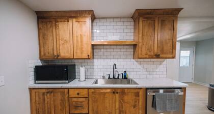 Family Friendly Downtown Apple Creek by Antiques