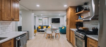 Family Friendly Downtown Apple Creek by Antiques