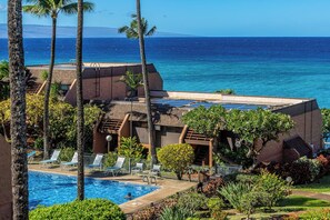Pool - Oceanfront 2BR condo with lanai and resort pool in Lahaina summer deals (Lahaina)