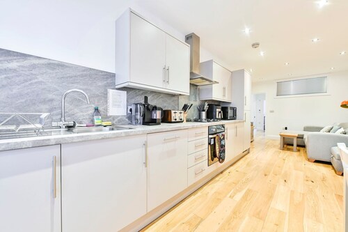GuestReady - Contemporary home in Chiswick