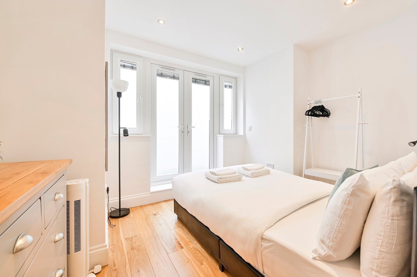 2 soverom, strykejern/-brett, internettilgang og sengetøy