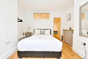 2 bedrooms, iron/ironing board, Internet, bed sheets - GuestReady - Contemporary home in Chiswick (London)