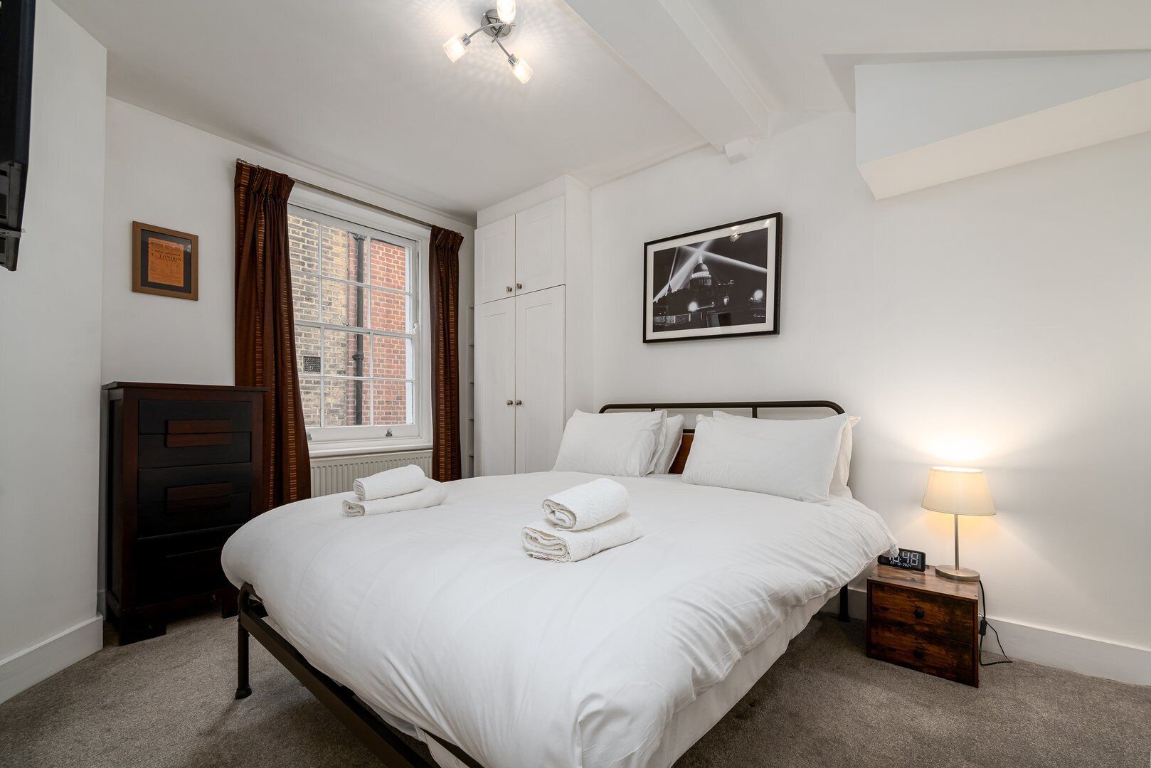 1 soverom, strykejern/-brett og internettilgang