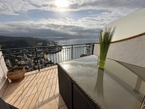 Property grounds - Spectacular sea view studio apartment on Av-64 (Roses)