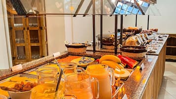 Café da manhã self-service grátis todos os dias