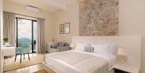 Suite – deluxe, fjellutsikt, ved fjell | Sengetøy av topp kvalitet, safe på rommet og skrivebord