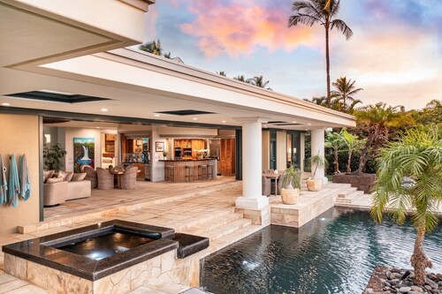 Canoe House: New Listing! 4 Minutes to Private Beach Club