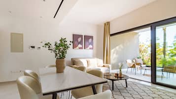 Apartment, 2 Bedrooms, Balcony, City View | Living room