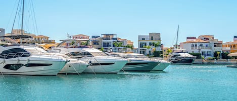 Căn hộ, 2 phòng ngủ, ban công, quang cảnh thành phố | Bến du thuyền