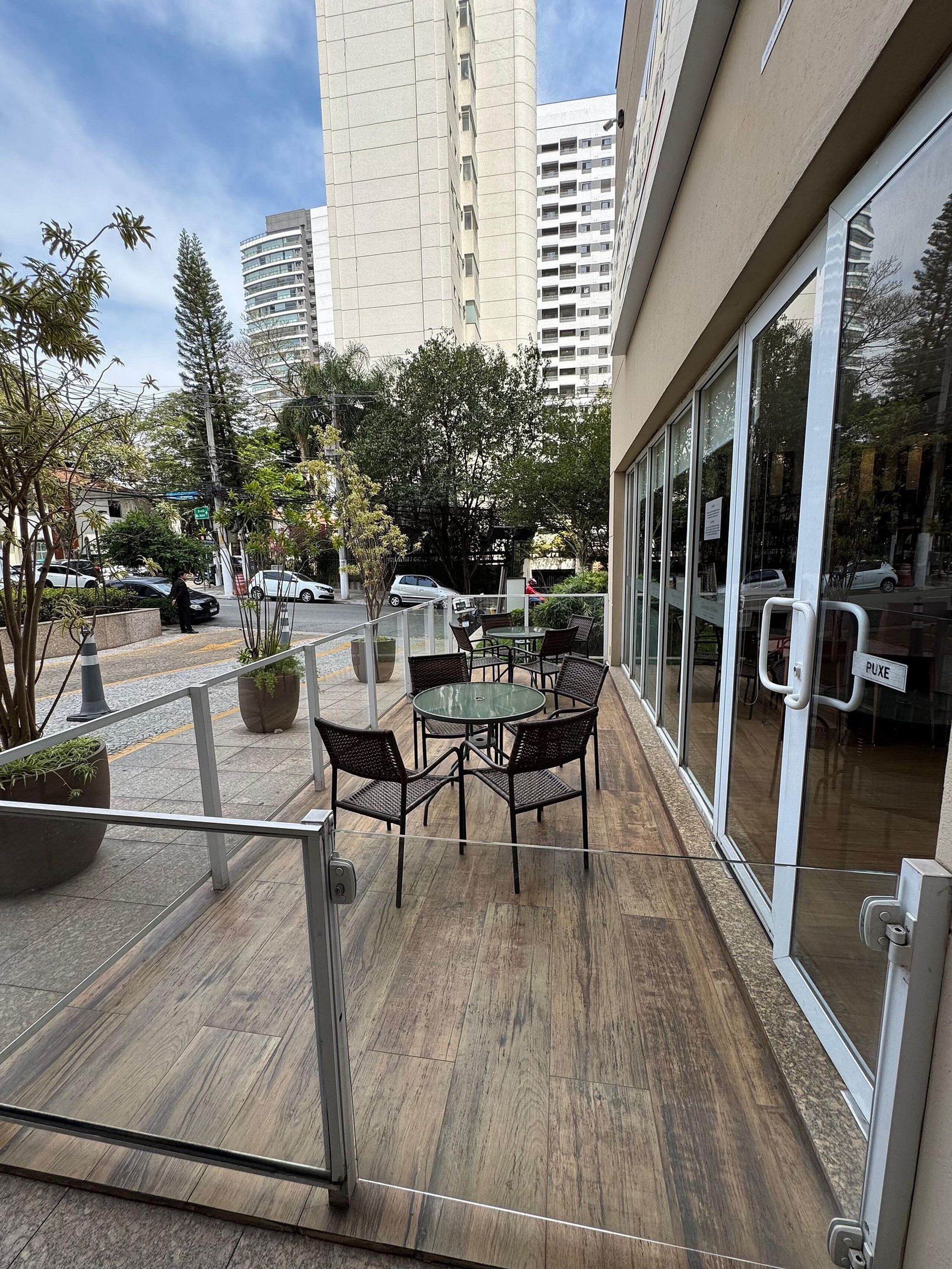 Apartment | Outdoor dining