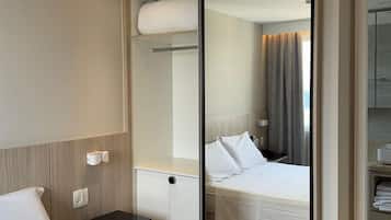 Apartamento | Cortinas blackout, ferros/tábuas de passar roupa, Wi-Fi de cortesia