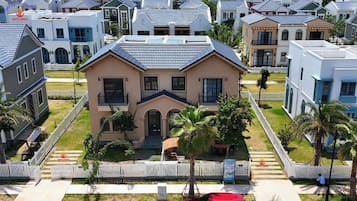 Villa Deluxe, 3 chambres, vue jardin | 3 chambres, matelas mémoire de forme, minibar, bureau