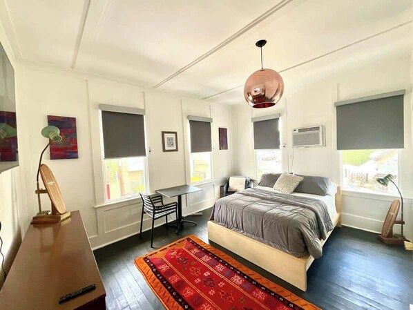 1 bedroom, desk, iron/ironing board, free WiFi