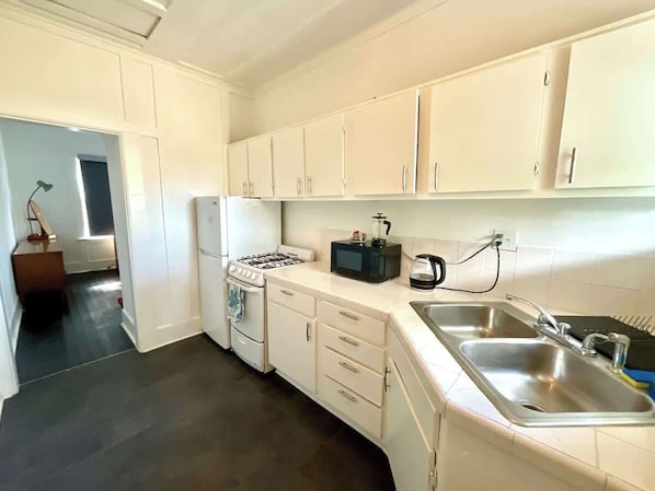 Refrigerador, microondas, horno, placa de cocina