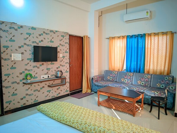 Premium Room | Desk, laptop workspace, blackout drapes, soundproofing - Hotel divine and restaurant (Pratapgarh)