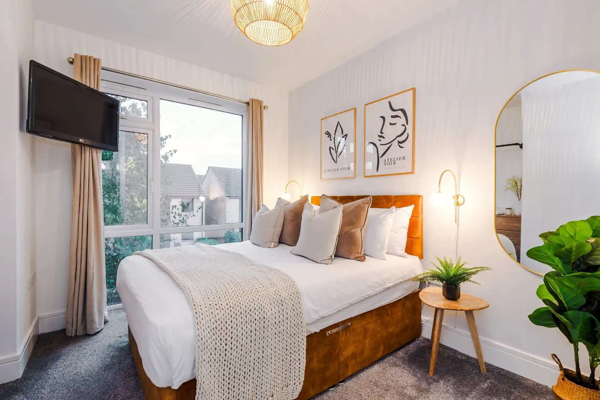 3 bedrooms, iron/ironing board, WiFi, bed sheets