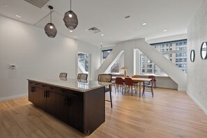 Executive lounge - Summer House - 1004 (Stamford)