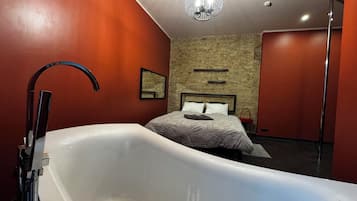 Apartment Love Nr 4 | Baño | Regadera, toallas, jabón, papel de baño