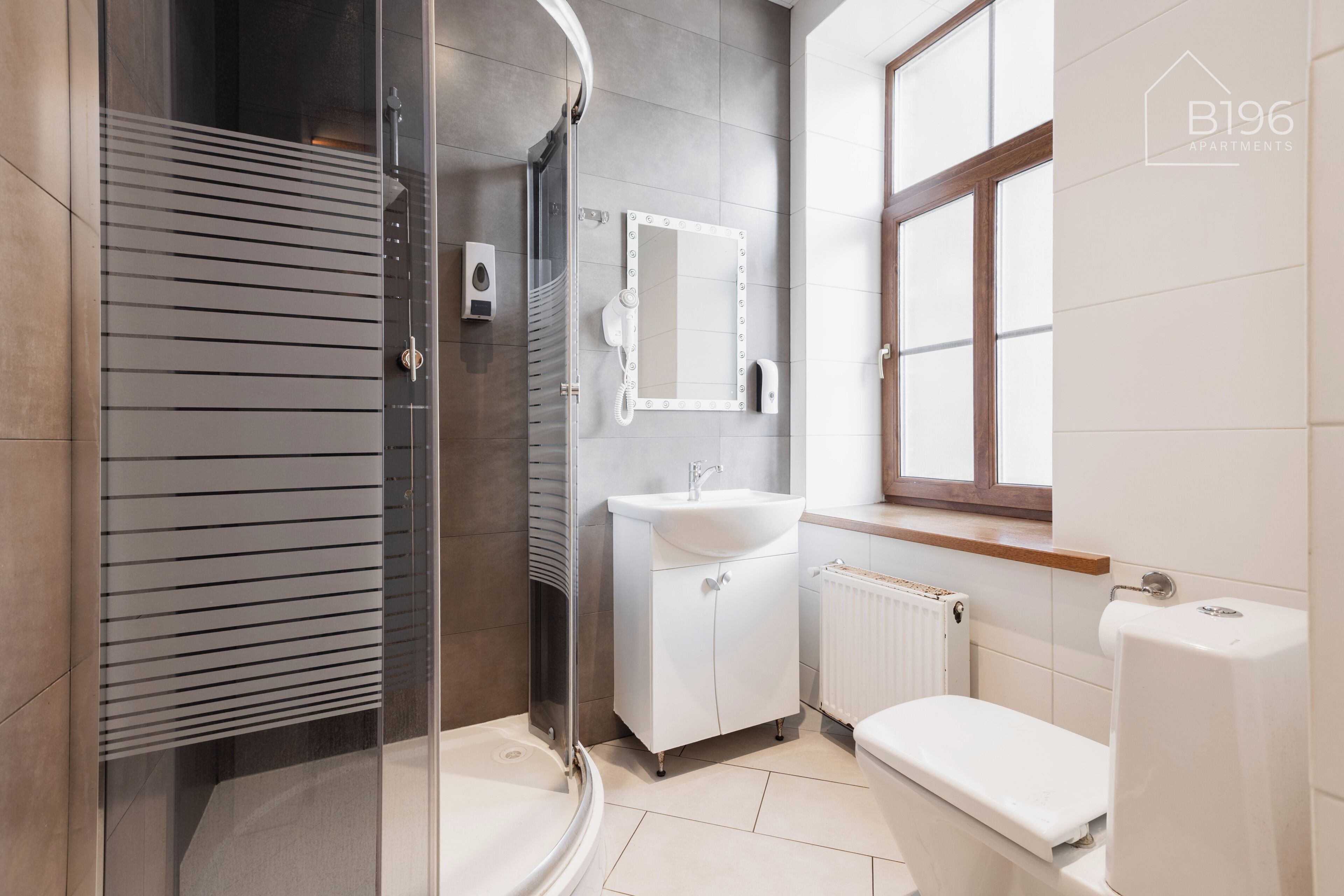 Dusche, Handtücher, Seife, Toilettenpapier