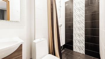 Apartment Nr 16 | バスルーム | シャワー、タオル、石鹸、トイレットペーパー
