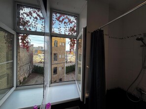 Apartment Nr 14 | Banyo | Duş, havlu, sabun, tuvalet kâğıdı 