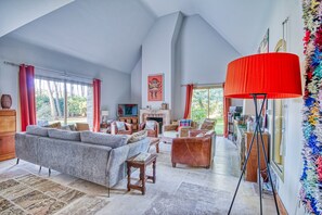 TV, fireplace, DVD player, stereo - La Rocherie - Charmante maison avec piscine privée (Carnac)