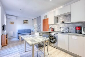 Fridge, microwave, dishwasher, coffee/tea maker
